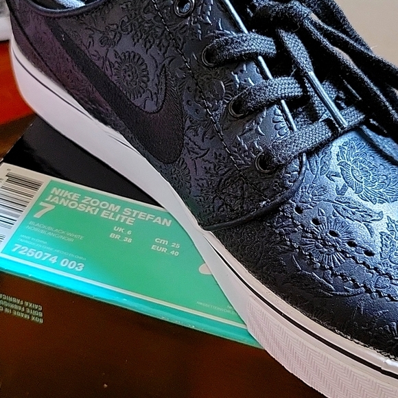 Nike Shoes | Nike Zoom Stefan Janoski Elite Embossed | Color: Black | Size: 7 | Dessaaray's Closet